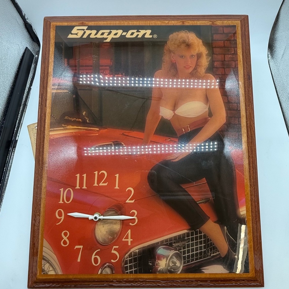 Snap-on Tools Vintage Pin-up Girl Wall Clock Red Classic Car Wood Frame Garage